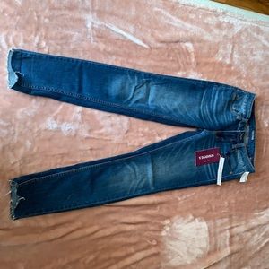 Vigoss Skinny Crop Jean Frayed Hem